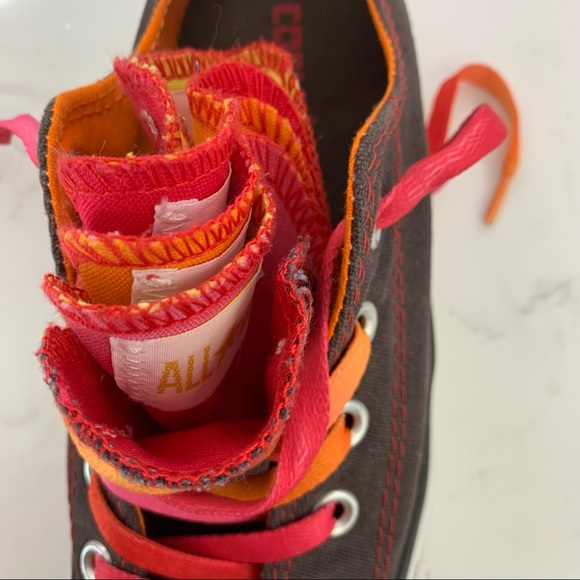 Converse 5-tongue All-Stars Chuck Taylors. Size 4/men, size 6/women - Picture 8 of 8